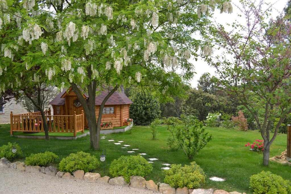 Le Refuge Bed & Breakfast Mornas Exterior foto