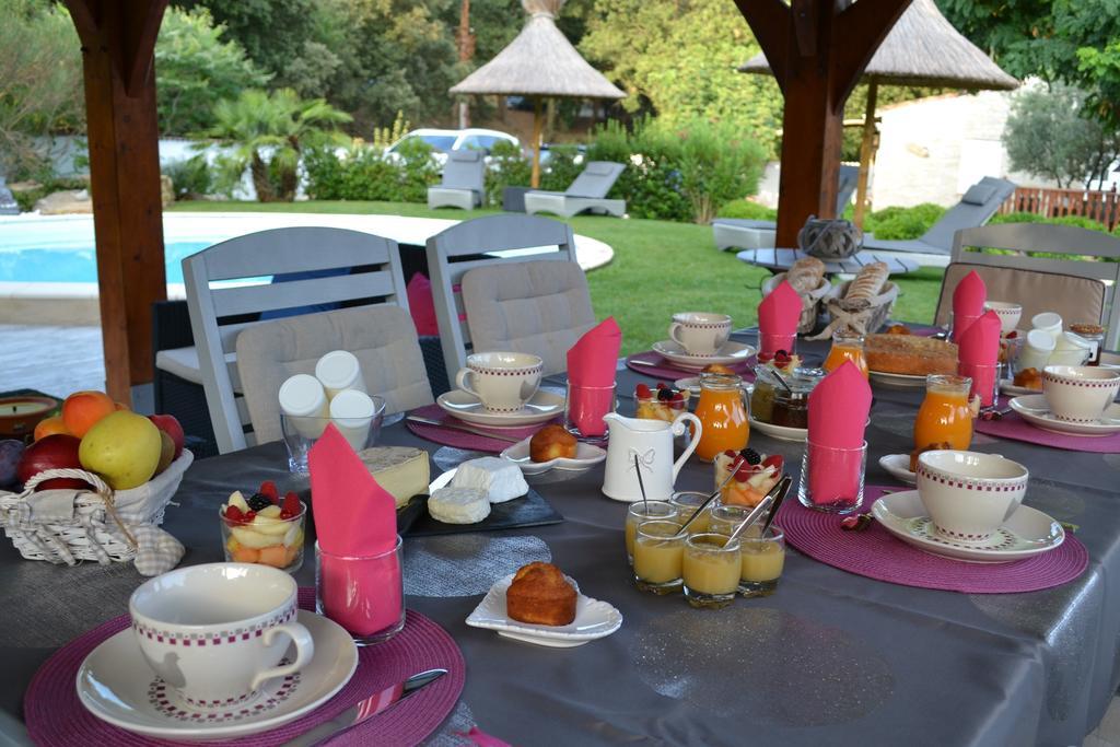 Le Refuge Bed & Breakfast Mornas Exterior foto